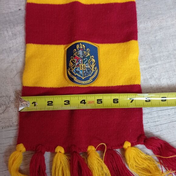 Harry Potter Hogwarts Beanie Hat Scarf Combo Set - Picture 6 of 6